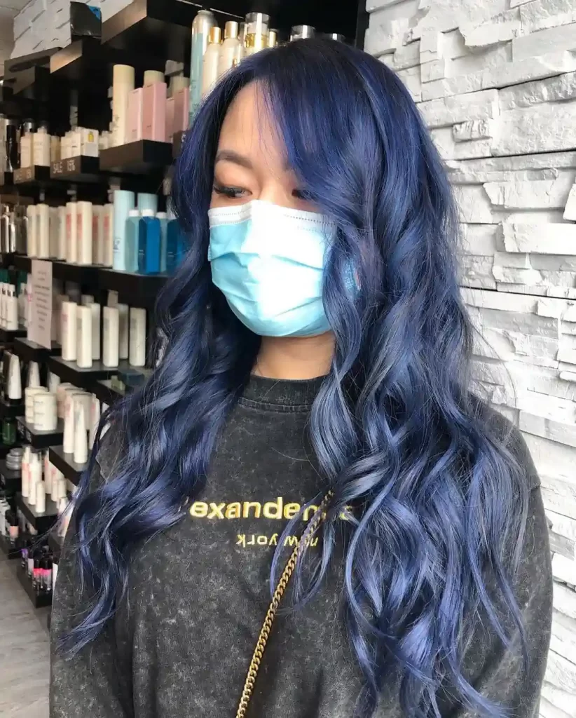 gaya rambut biru denim wanita