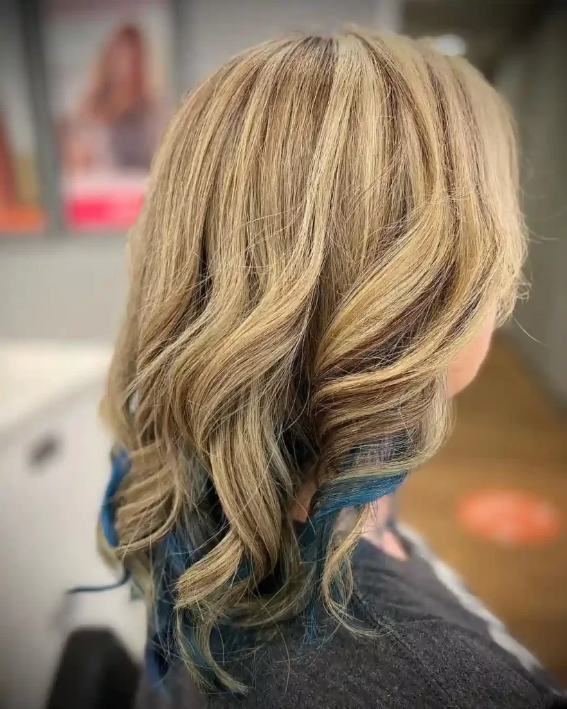 gaya rambut warna biru peekaboo