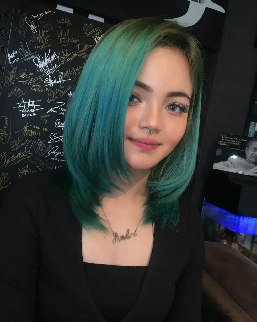 warna rambut hijau abu