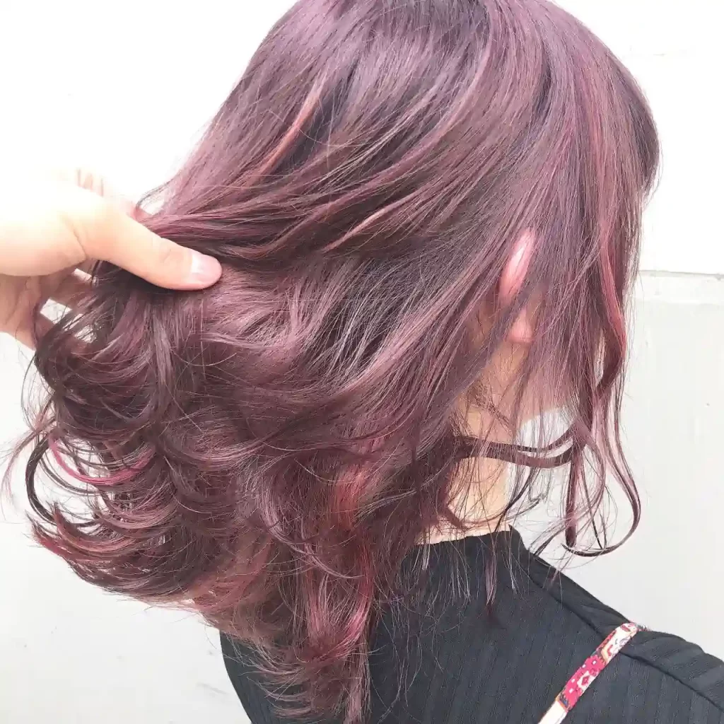 model warna rambut highlight ungu