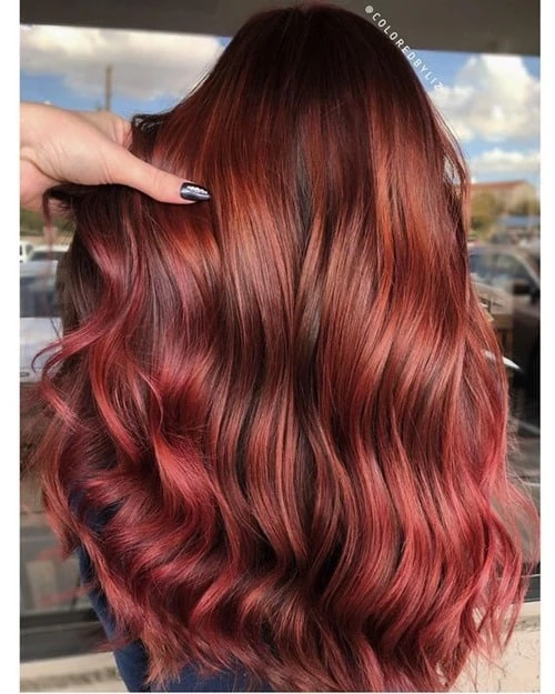 warna rambut highlight merah maroon