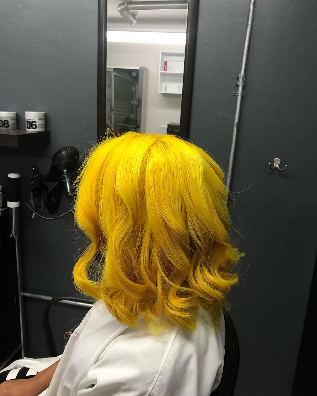 warna rambut kuning murni wanita keren