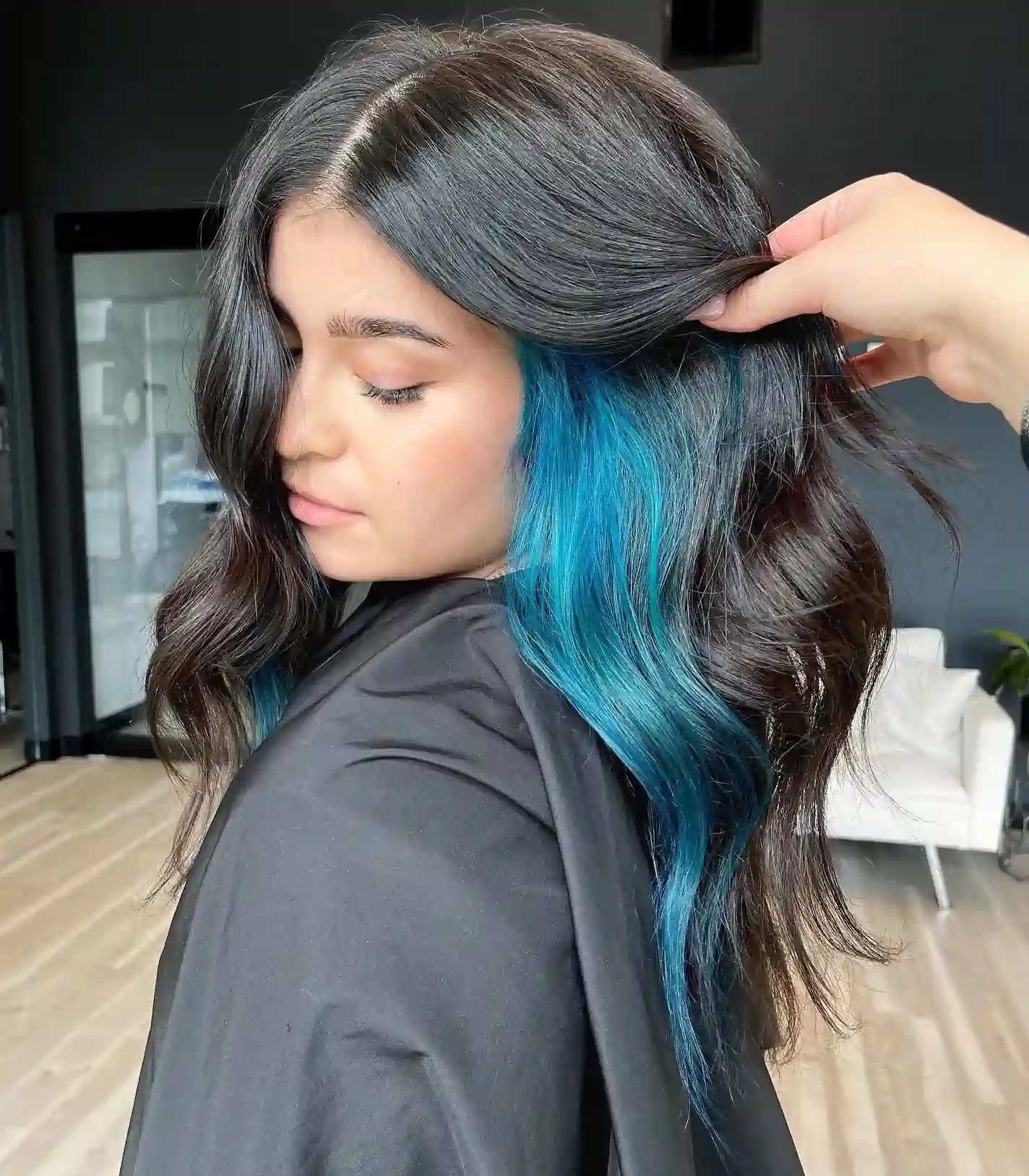 warna rambut tersembunyi electric blue