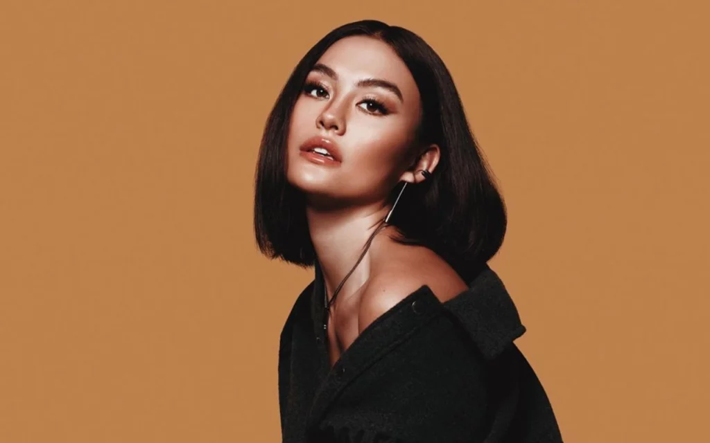 gaya rambut Agnes Monica