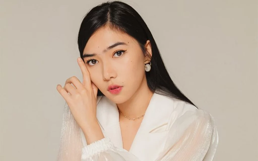 gaya rambut Isyana Sarasvati