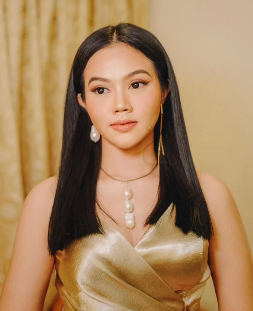 model rambut Yura Yunita