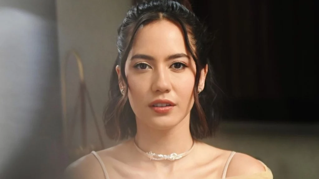 artis dengan rambut pendek